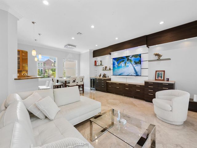 208 SE 10th Terrace, Fort Lauderdale, FL 33301