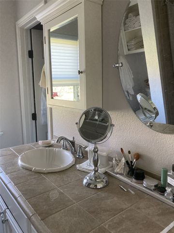 700 Aqua Vista Drive, Granbury, TX 76049