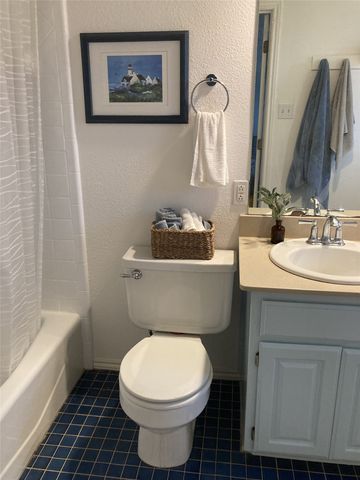 700 Aqua Vista Drive, Granbury, TX 76049