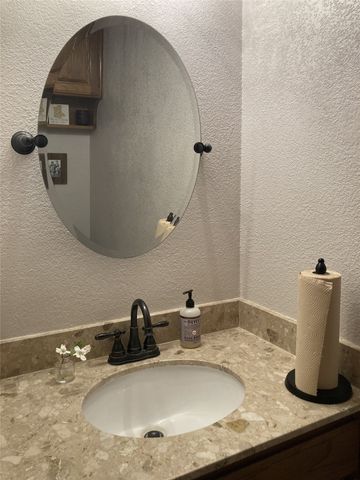 700 Aqua Vista Drive, Granbury, TX 76049