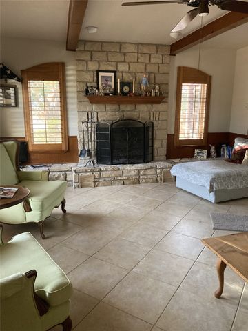 700 Aqua Vista Drive, Granbury, TX 76049