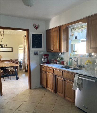 700 Aqua Vista Drive, Granbury, TX 76049