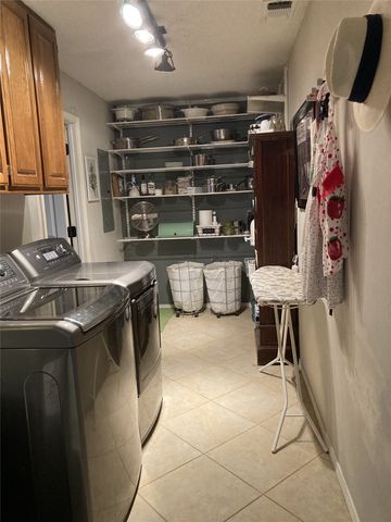 700 Aqua Vista Drive, Granbury, TX 76049