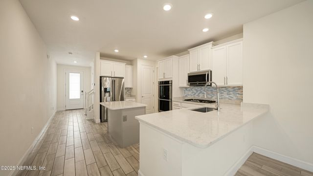 211 CLIFTON BAY LP, St. Johns, FL 32259