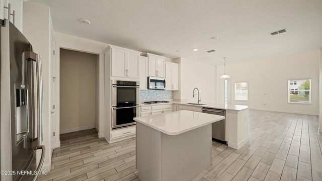 211 CLIFTON BAY LP, St. Johns, FL 32259