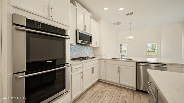 211 CLIFTON BAY LP, St. Johns, FL 32259