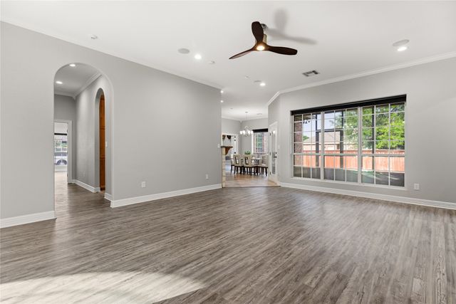 937 Queen Elizabeth Drive, Mcgregor, TX 76657