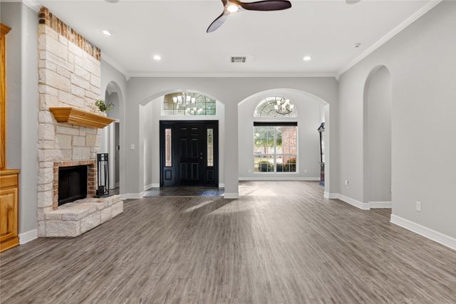937 Queen Elizabeth Drive, Mcgregor, TX 76657
