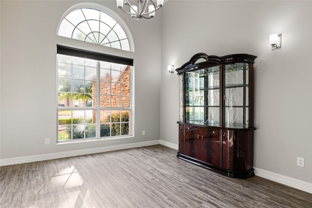 937 Queen Elizabeth Drive, Mcgregor, TX 76657