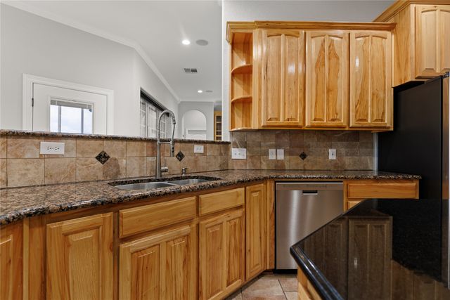 937 Queen Elizabeth Drive, Mcgregor, TX 76657