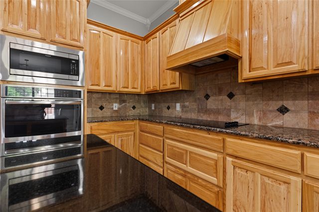 937 Queen Elizabeth Drive, Mcgregor, TX 76657