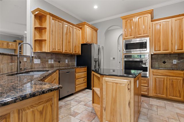 937 Queen Elizabeth Drive, Mcgregor, TX 76657