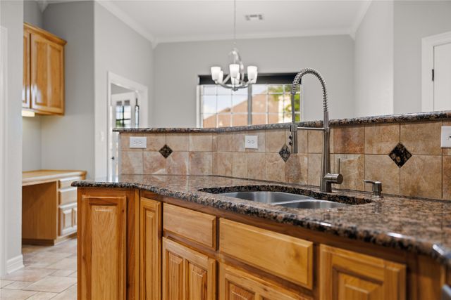 937 Queen Elizabeth Drive, Mcgregor, TX 76657