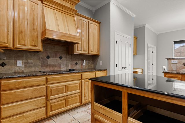 937 Queen Elizabeth Drive, Mcgregor, TX 76657