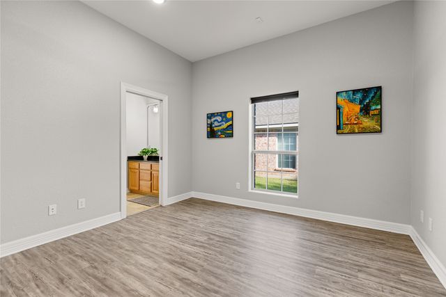 937 Queen Elizabeth Drive, Mcgregor, TX 76657