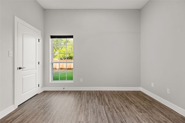 937 Queen Elizabeth Drive, Mcgregor, TX 76657