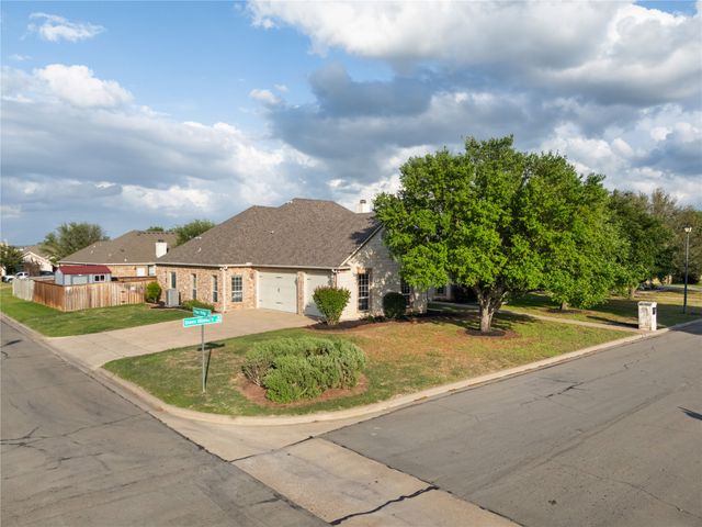 937 Queen Elizabeth Drive, Mcgregor, TX 76657