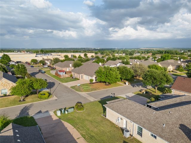 937 Queen Elizabeth Drive, Mcgregor, TX 76657