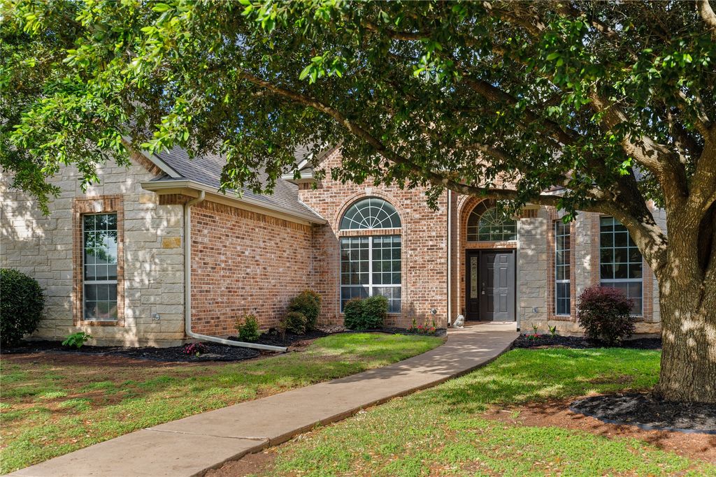 937 Queen Elizabeth Drive, Mcgregor, TX 76657