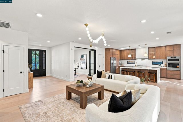 27 Crest Ave, Alamo, CA 94507