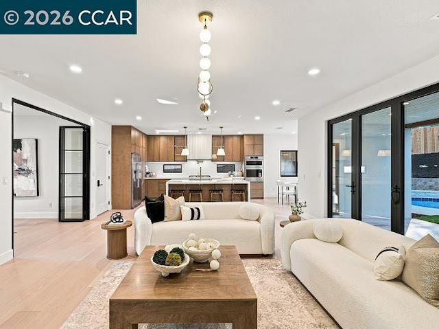 27 Crest Ave, Alamo, CA 94507