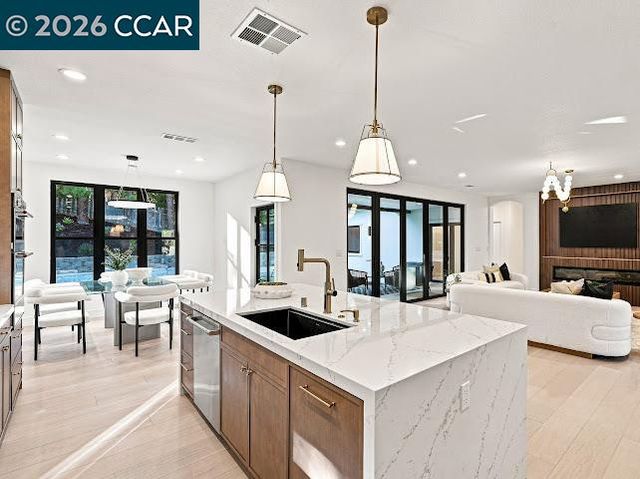 27 Crest Ave, Alamo, CA 94507