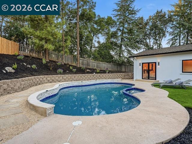 27 Crest Ave, Alamo, CA 94507
