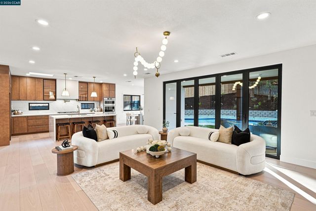 27 Crest Ave, Alamo, CA 94507