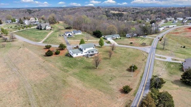 1064 Savanna Hills DR, Moneta, VA 24121