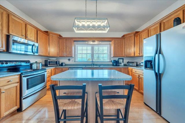 1064 Savanna Hills DR, Moneta, VA 24121