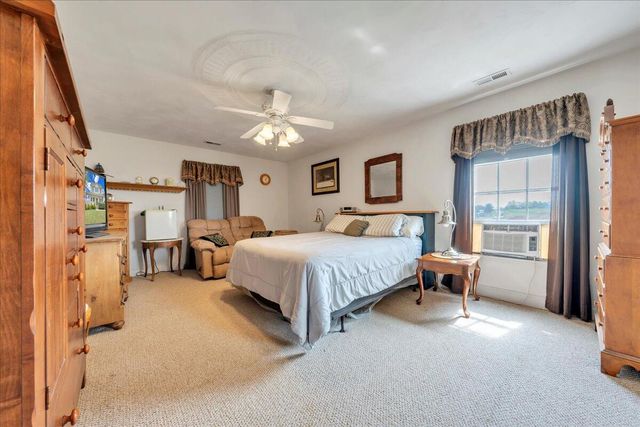 1064 Savanna Hills DR, Moneta, VA 24121