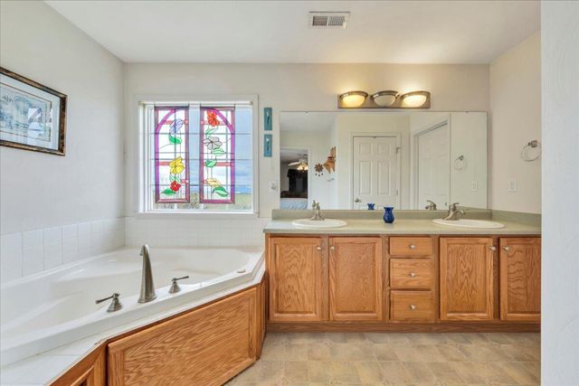 1064 Savanna Hills DR, Moneta, VA 24121