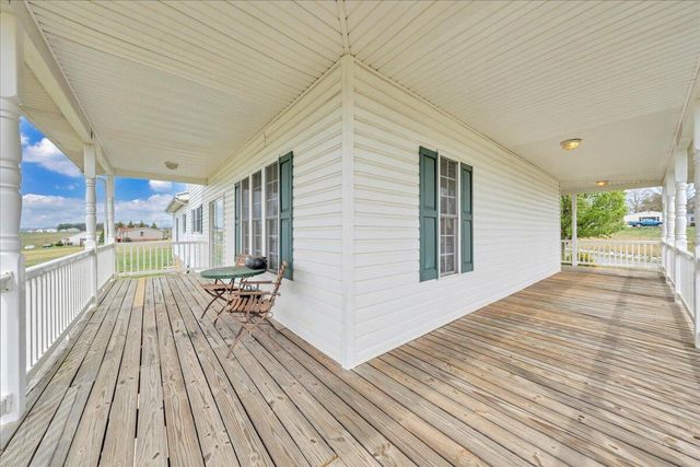 1064 Savanna Hills DR, Moneta, VA 24121