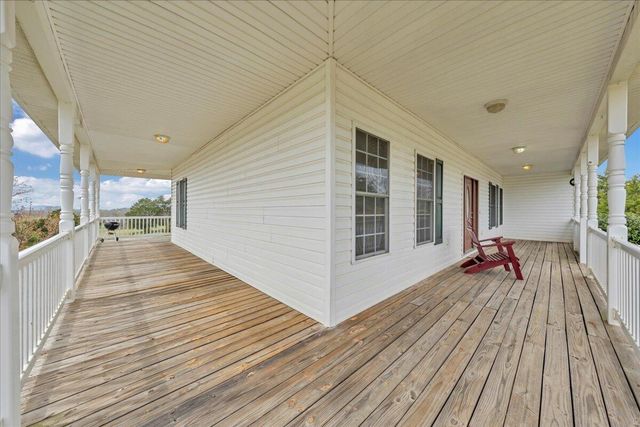 1064 Savanna Hills DR, Moneta, VA 24121