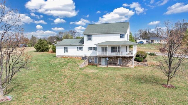 1064 Savanna Hills DR, Moneta, VA 24121
