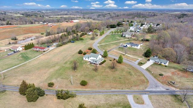 1064 Savanna Hills DR, Moneta, VA 24121