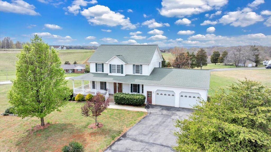 1064 Savanna Hills DR, Moneta, VA 24121