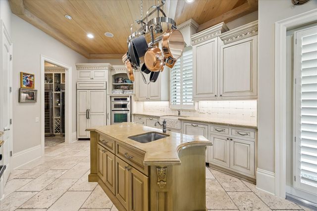 2242 Pelham Drive, Houston, TX 77019