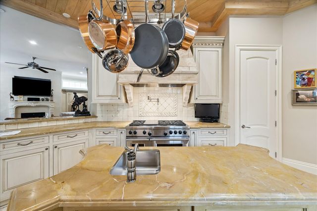 2242 Pelham Drive, Houston, TX 77019