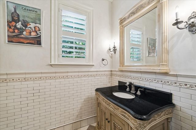 2242 Pelham Drive, Houston, TX 77019