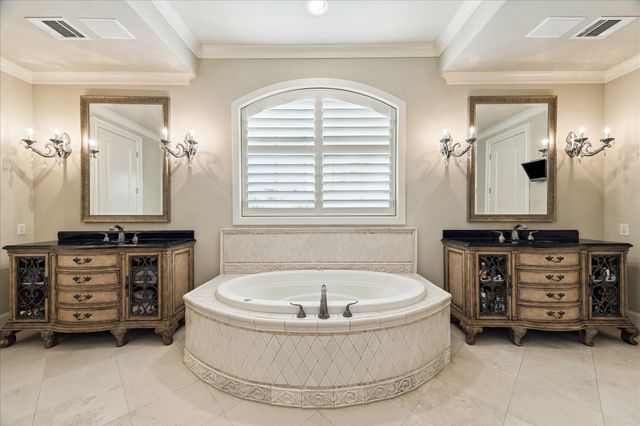 2242 Pelham Drive, Houston, TX 77019