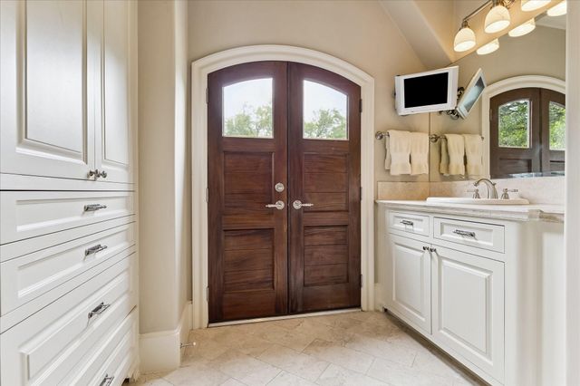 2242 Pelham Drive, Houston, TX 77019
