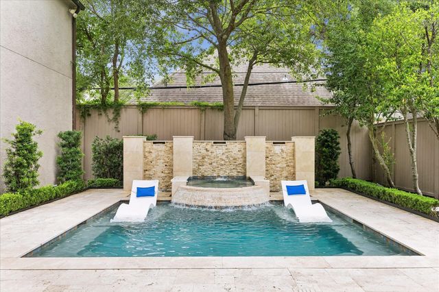 2242 Pelham Drive, Houston, TX 77019