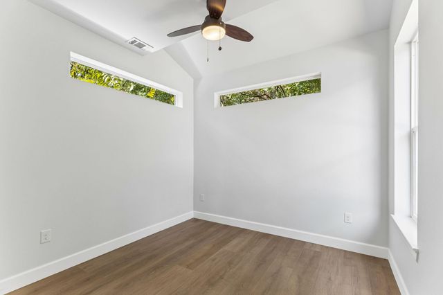 1130 Spur ST A, Austin, TX 78721