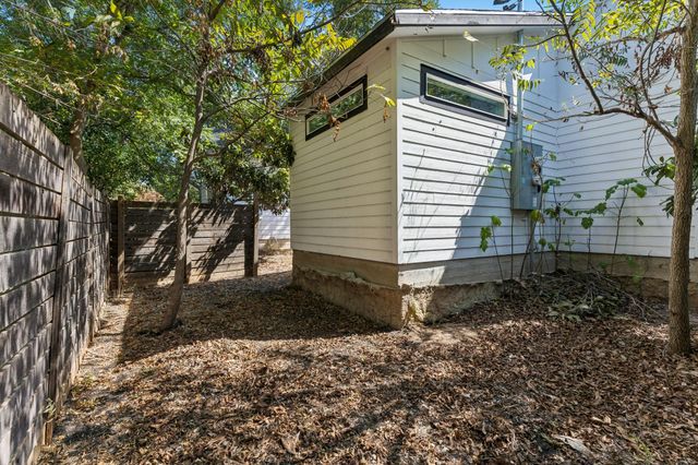 1130 Spur ST A, Austin, TX 78721