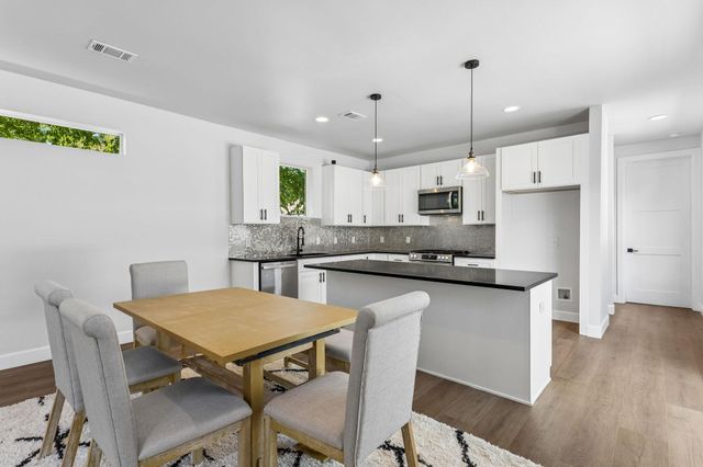 1130 Spur ST A, Austin, TX 78721
