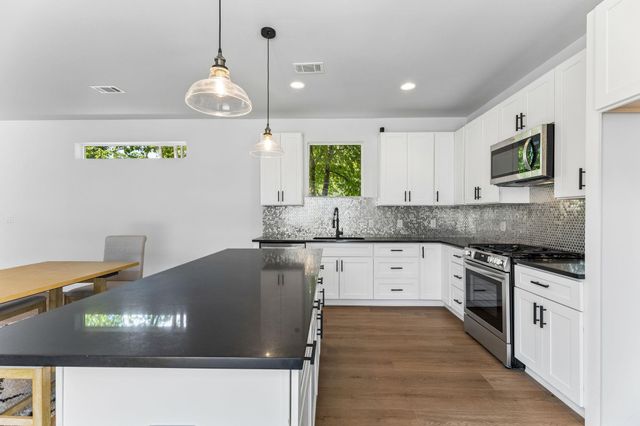 1130 Spur ST A, Austin, TX 78721