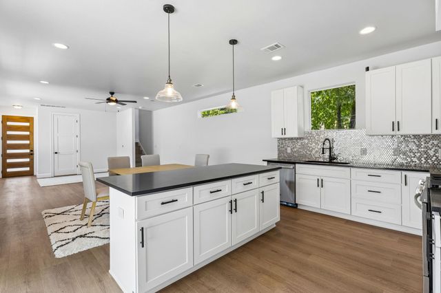 1130 Spur ST A, Austin, TX 78721