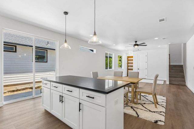 1130 Spur ST A, Austin, TX 78721