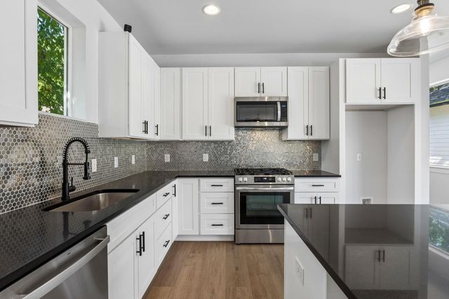 1130 Spur ST A, Austin, TX 78721